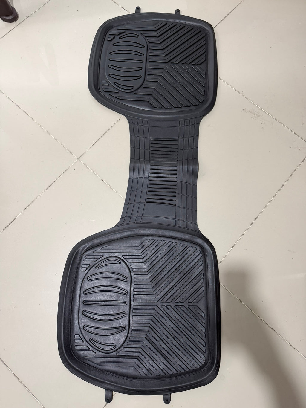 TAPETE BANDEJA NEGRO 4P